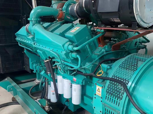 隆回更换100kW柴油发电机组机油时，需要注意哪些事项？